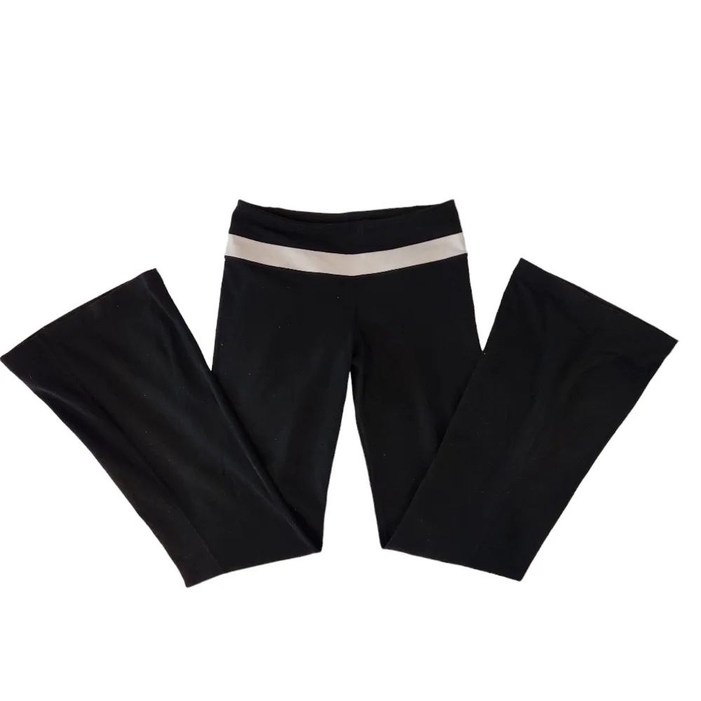 Lululemon Reversible Flare Leggings - Black & White - Picture 2 of 11